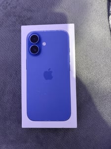 Apple iPhone 16 (512GB) ultramarin Kunden-Foto 3