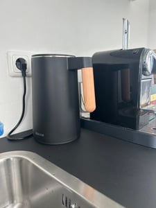 Arendo kanvica s nastavením teploty 40° - 100 °C a displejom, nerezová oceľ, dvojité steny, 1,5 l, 2200 W, funkcia udržiavania teploty, 360° základňa, s rukoväťou v drevenom vzhľade, bez BPA, zelená Fotografia od zákazníka č. 1
