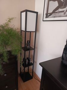 HOMCOM Stehleuchte mit Regalen Innenbeleuchtung Stehlampe E27 bis 40W Holzregal Kunden-Foto 1