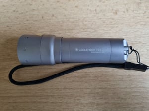 LedLenser Taschenlampe P6S silber Gift Box inkl. Batterien, Gürteltasche & Handschlaufe Kunden-Foto 1