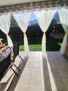 Set da 2 tende da esterno in voile beige, idrorepellenti, trasparenti, con passanti in velcro; installazione senza smontaggio dell'asta; per giardino, terrazza, balcone, pergola; L*A: 132x213 cm Foto del cliente 1