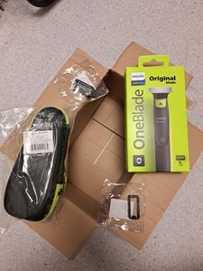 Philips OneBlade QP2724/10 + custodia + 2 accessori per il corpo Foto del cliente 1