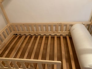 Crazy Pine Hausbett mit Schubladen 90x190 cm – Kinderbett aus Naturholz in Weiß – Bodenbett mit Stauraum und Abnehmbarer Barriere - Crazy House Kunden-Foto 10