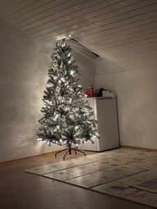 COSTWAY 225cm albero di Natale artificiale con neve incl. 1010 aghi in PVC, 450 luci LED bianco caldo e supporto in metallo, abete, albero di Natale, bianco Foto del cliente 19