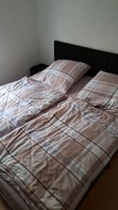 TRADA Adele Boxspringbett 180x200 Elektrisch verstellbar Taschenfederkern Doppelmatratze 9 Zonen Topper Bett mit Bettkasten Velour Stoff Beige Kunden-Foto 5