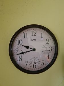 Rádiom riadené nástenné hodiny AMS Siesta Fotografia od zákazníka č. 1