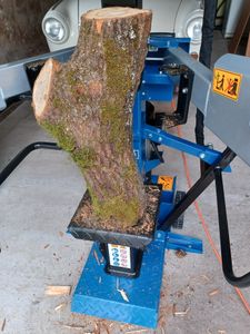 Scheppach Compact 15T Holzspalter stehend | 15 Tonnen 400V 3500W | Meterholz bis 1070mm / max. Ø 400mm | schwenkbarer Tisch | Hartholz & Weichholz Kunden-Foto 1
