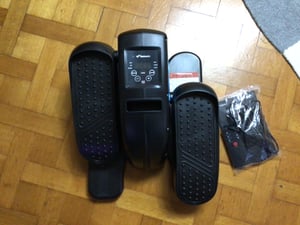 Mini Ellipsentrainer & Stepper – 12-stufiger Crosstrainer mit Fernbedienung & Display, leise, tragbar, vormontiert, ideal für Home-Office & Freizeit Kunden-Foto 1