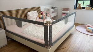 3x Bettgitter 200cm Bettschutzgitter Kinderbettgitter Babybettgitter Rausfallschutz für Bett Grau (Nicht geeignet für Springbetten) Kunden-Foto 1