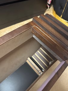 Mesa de centro oval Merax con 1 cajón, mesa auxiliar para sofá hecha de MDF con espacio de almacenamiento, mesa de centro para sala de estar con diseño de rayas verticales, color nogal Foto del cliente 5