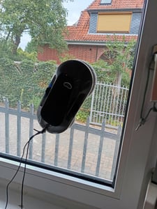 Fensterputzroboter, Fensterputzer, 6000Pa Starker Fenstersauger, 2-Wege-Sprühfunktion, USV-Stromausfallschutz, 3 Automatische Reinigungsmodi Kunden-Foto 1