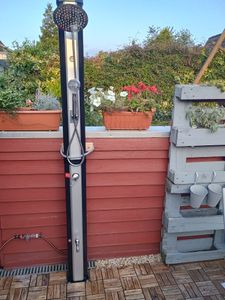 Solardusche Gartendusche mit Handbrause Fußdusche Edelstahlduschkopf Schutzhülle Thermometer (40 Liter) V2024, Duschkopf:Steinkirch 300 mm, Handbrause:Stabhandbause 22x3cm Kunden-Foto 1