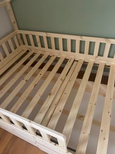 Crazy Pine Hausbett mit Schubladen 140x200 cm – Kinderbett aus Naturholz in Weiß – Bodenbett mit Stauraum und Abnehmbarer Barriere - Crazy House Kunden-Foto 13