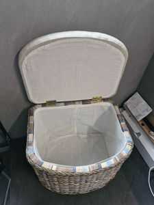 KRINES HOME Rattan Wäschekorb Wäschetruhe Sitz gepolstert Honig, Flur-Bank Aufbewahrungsbox mit Deckel Bad-Hocker Sitzhocker Wäschesammler Sitz-Truhe Natur (Grau Natur, Rechteckig) Kunden-Foto 2