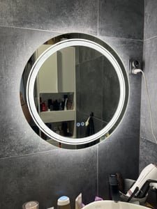 WISFOR LED zrkadlo do kúpeľne s osvetlením, zrkadlo do kúpeľne s osvetlením, nástenné zrkadlo stmievateľné proti zahmlievaniu, s dotykovým spínačom, 50x70cm Fotografia od zákazníka č. 2