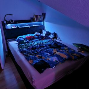 Letto imbottito CDGlobal 140x200cm con USB e rete a doghe, letto a molle idrauliche con contenitore, letto matrimoniale con testata contenitore e LED, PU, nero Foto del cliente 1