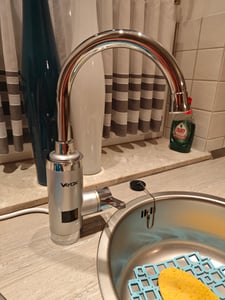 Vayox Küchenarmatur-Durchlauferhitzer Badezimmer-Wasserhahn-Warmwasserbereiter VA0203 | Anzeige | 3000W | Weiß Kunden-Foto 2