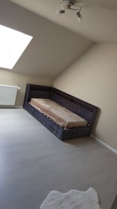 Divano letto imbottito Merax 140x200 cm con illuminazione a LED, divano letto con vano contenitore idraulico e mensola in legno, prese di ricarica USB, versione destra, grigio Foto del cliente 1
