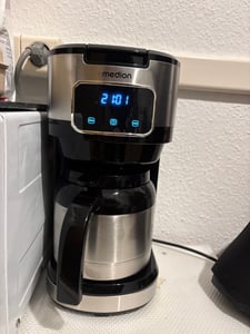 MEDION Kaffeemaschine mit Thermoskanne und Timer (Filtermaschine, 10 Tassen, 1,25 Liter, 900 Watt, Timer Zeitschaltuhr, Antitropf, Display, MD11019) edelstahl Kunden-Foto 1