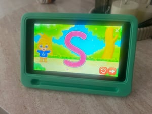 Kinder-Tablet 7 Zoll, 24 GB (2+21 erweiterbar) RAM 128 GB ROM, Android 16, WiFi Bluetooth,  Lernsoftware installiert, mit stoßfester Hülle Kunden-Foto 2