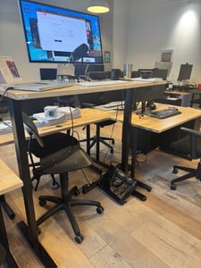 ALBATROS UP30 Telaio per scrivania regolabile in altezza elettricamente con motore, nero - Telaio per scrivania / tavolo regolabile in altezza all'infinito, colore: nero Foto del cliente 4