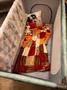 MoMi BELOVE – Reisebett mit Klappfunktion, Sicherheitsverriegelung, Seiteneingang, Tasche – Beige Kunden-Foto 1