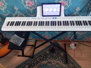 COSTWAY 88-Tasten E-Piano, Keyboard, Digitalpiano mit Ständer & Hocker, Volltastatur mit Tasten, beleuchtete Tasten, MIDI-Funktion, Weiß Kunden-Foto 1