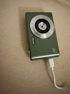ZELURXX 64GB CCD Retro Kamera, Momente jederzeit festhalten, mit 16-fach Zoom, 2,4 Zoll Display, HD-Qualität, Vintage-Filter, Kinderkamera Kunden-Foto 2