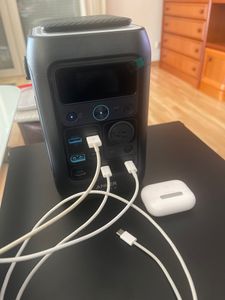 Station de charge portable Anker Solix C300X DC, 288Wh, 300W, 2x USB-A, 4x USB-C, prise allume-cigare, Gris Photo du client 1