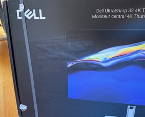 DELL UltraSharp U2725QE, 68,6 cm (27"), 3840 x 2160 px, 4K Ultra HD, LCD, 8 ms, Čierna, Strieborná Fotografia od zákazníka č. 1