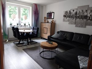 Dekori Runder Ausziehbarer Esstisch für Esszimmer, Wohnzimmer PERO, Loft-Stil, Durchmesser: 110 / 160 cm, Farbe: Eiche Craft Golden / Weiss Kunden-Foto 15