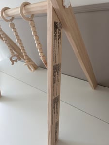 Arco da gioco in legno per bambini COSTWAY, trapezio da gioco pieghevole, palestra per bambini con 3 giochi staccabili, trapezio da gioco per bambini oltre i 3 mesi, giocattolo in legno per lo sviluppo cerebrale (bianco) Foto del cliente 1