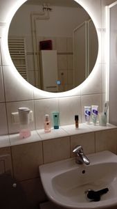 SensaHome - Okrúhle kúpeľňové zrkadlo bez rámu s LED osvetlením - stmievateľné - Nástenné zrkadlo - 60 cm Fotografia od zákazníka č. 8
