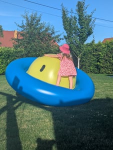 COSTWAY Aufblasbare Kinderwippe, 223 cm große zum Rollen, Neigen, Klettern & Hüpfen, Outdoor-Wippe für Kinder ab 5 Jahren (Gelb + Blau) Kunden-Foto 1