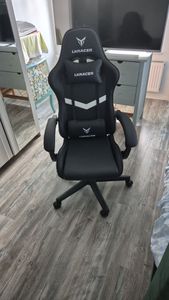 LUCKRACER Gaming-Stuhl Gaming Chair Bürostuhl Ergonomisch mit Lendenkissen Kopfkissen, Höhenverstellbarer Gamer Stuhl 150kg Belastbar, Fußstütze schwarz Kunden-Foto 1