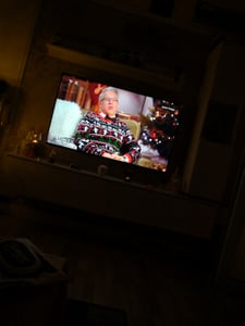 JVC LT-55VUQ3455 QLED Fernseher 55 Zoll Smart TV 4K UHD HDR Dolby Vision Atmos 6 Monate HD+ (2026) Kunden-Foto 1