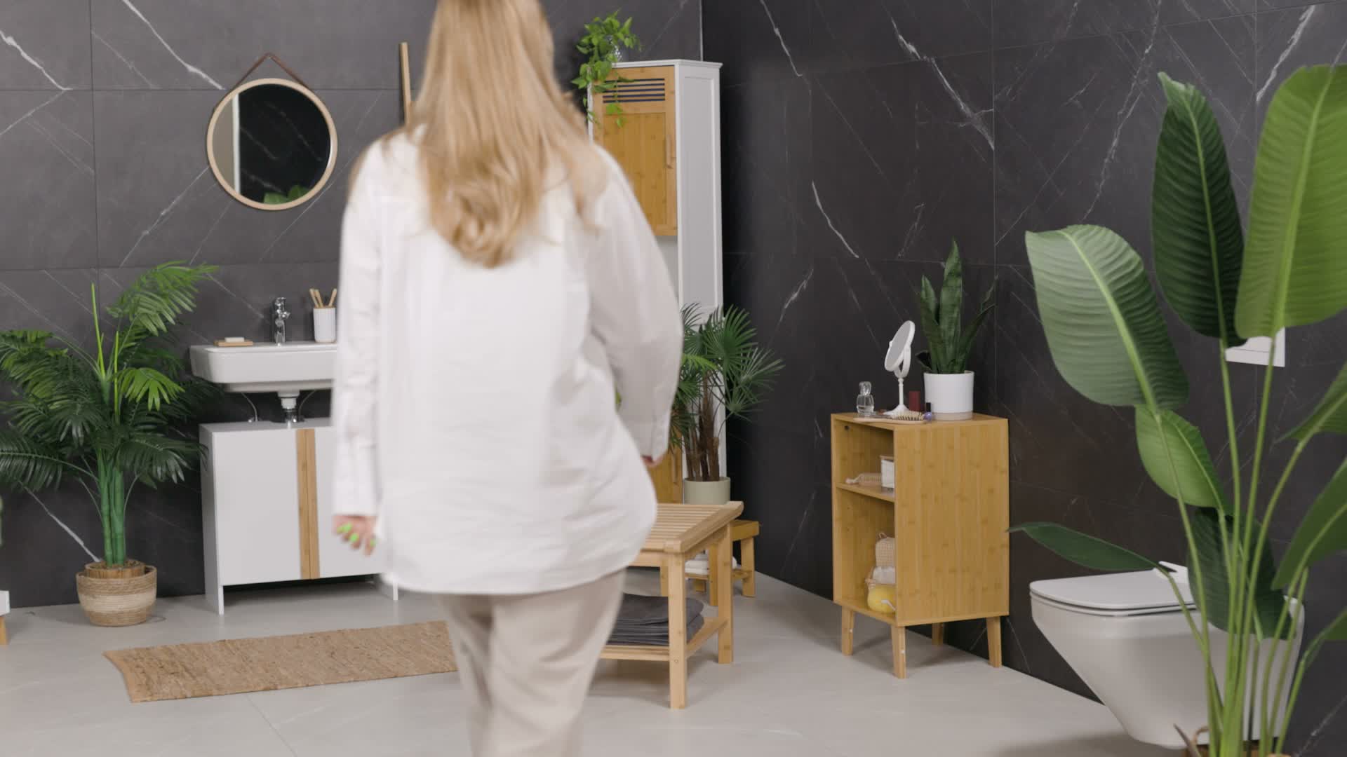Relaxdays Badhocker aus Bambus, extra Ablagefläche & Produktbild-Vorschau 7
