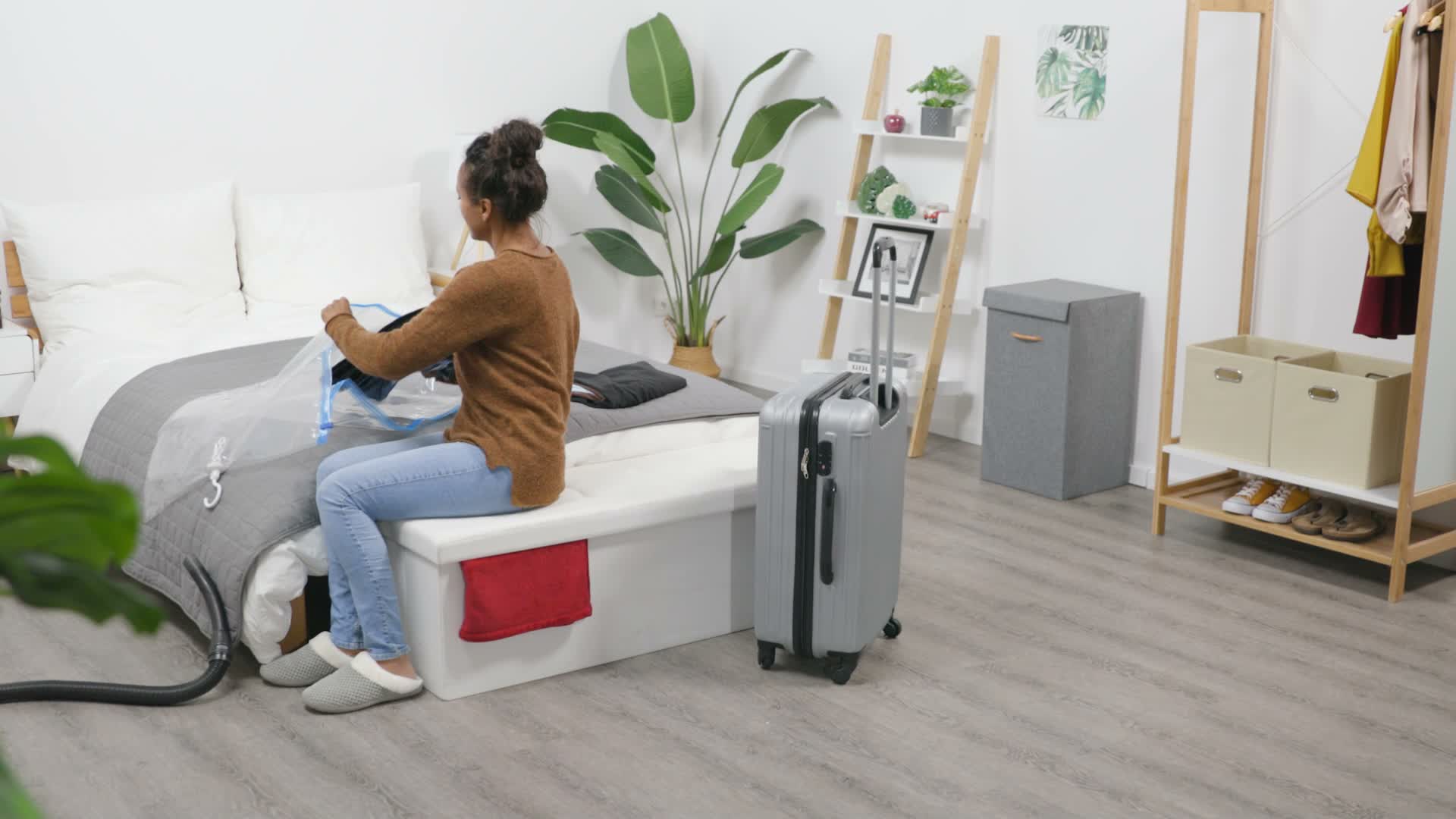 Relaxdays Vakuumbeutel hängend, für Kleidung, 4er Set, 2 Produktbild-Vorschau 7