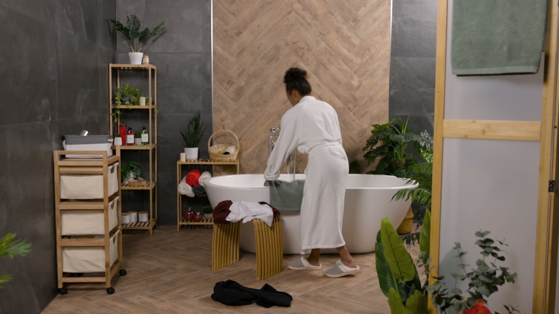 Relaxdays Badregal mit Wäschekorb, 1 offene Ablage & 3 Produktbild-Vorschau 7