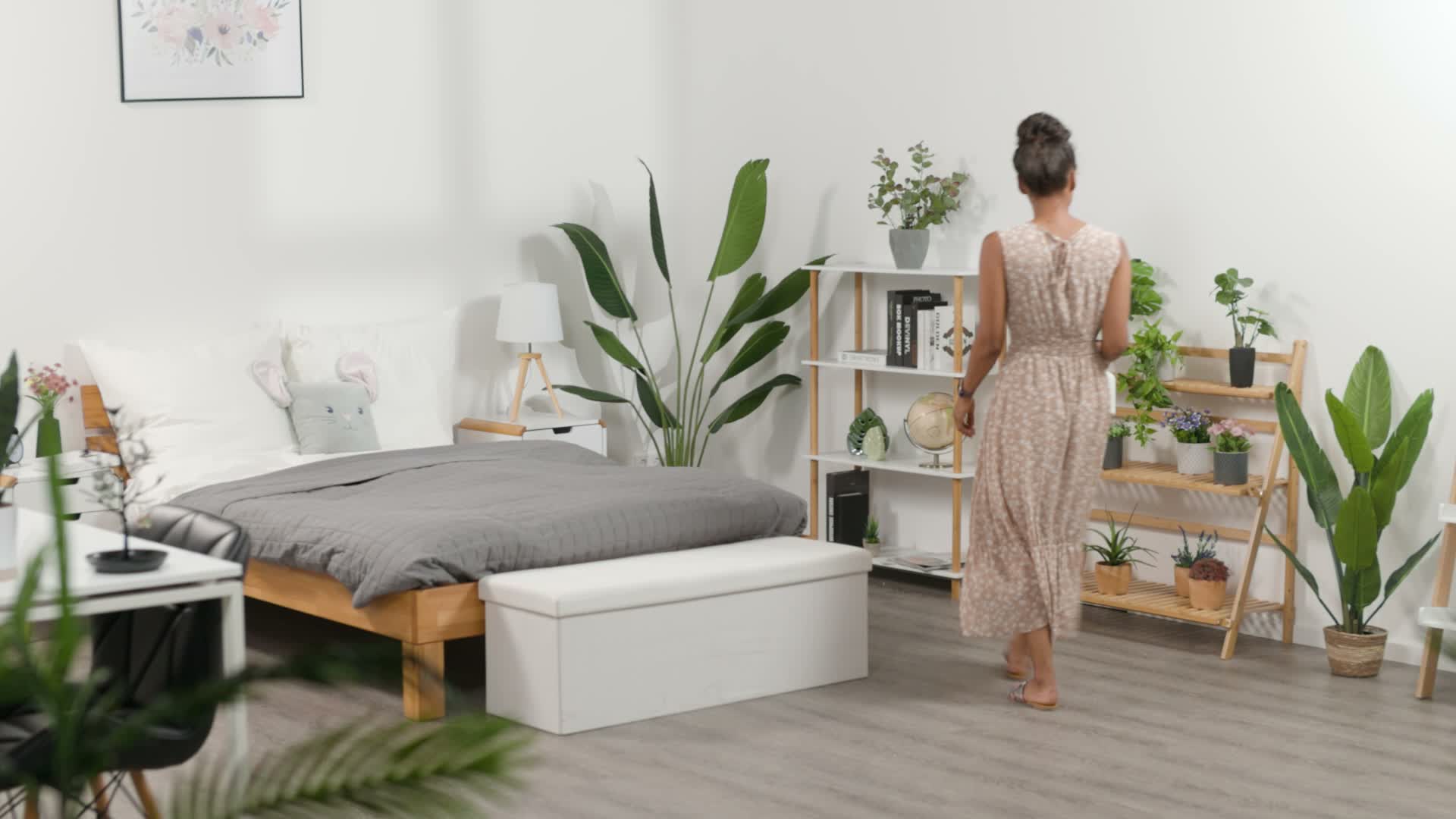 Relaxdays Blumenregal aus Bambus, Pflanzenständer mit 3 Produktbild-Vorschau 7