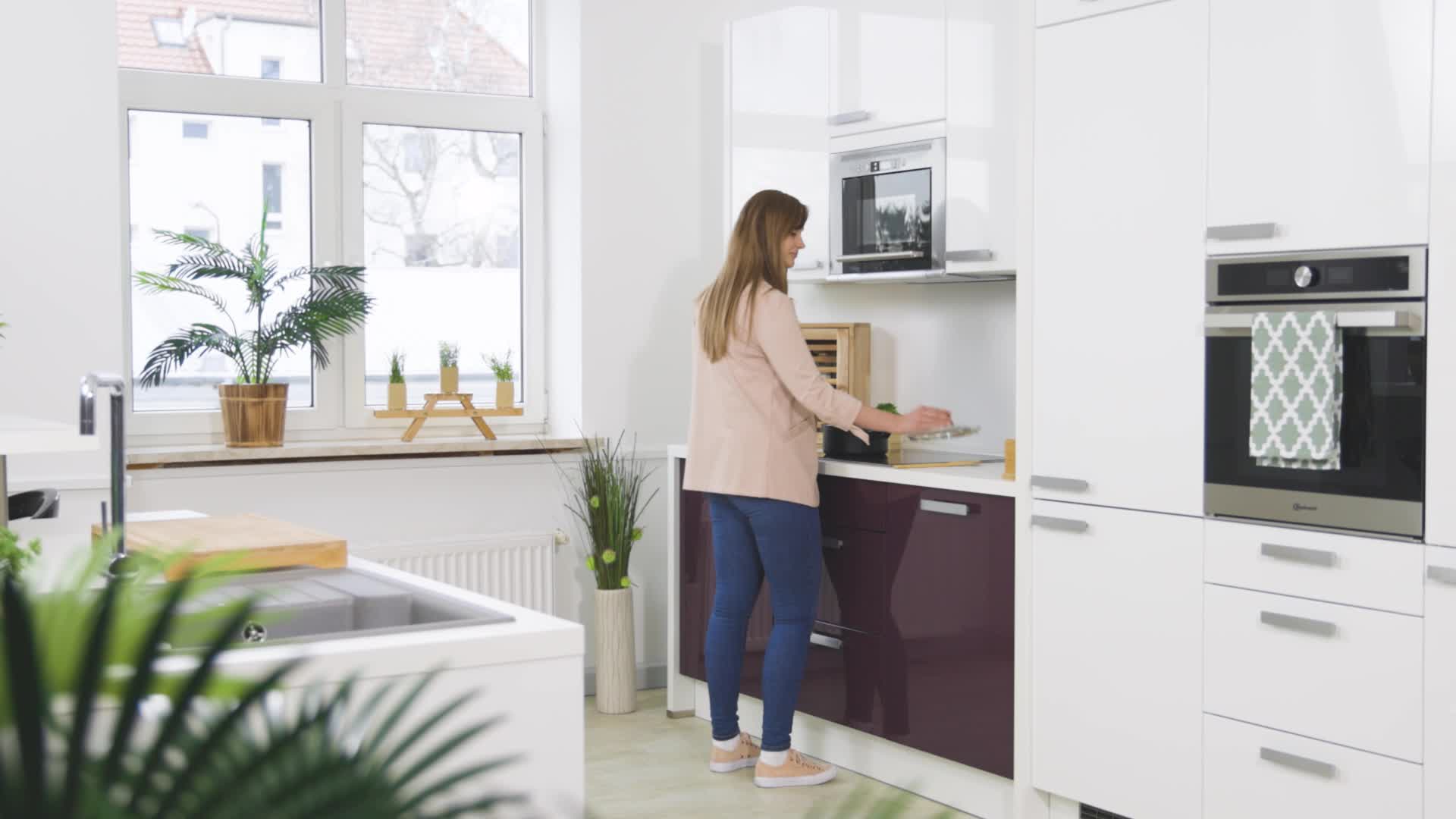 Relaxdays Wandschrank, Walnuss, 2 Fächer, Magnetverschluss, Produktbild-Vorschau 7
