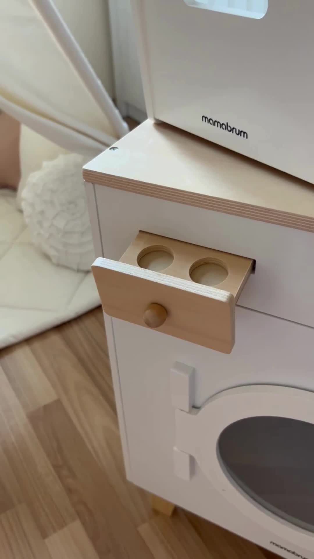 Drewniana zabawkowa pralka Mamabrum - zestaw gospodarstwa Podgląd zdjęcia produktu 7