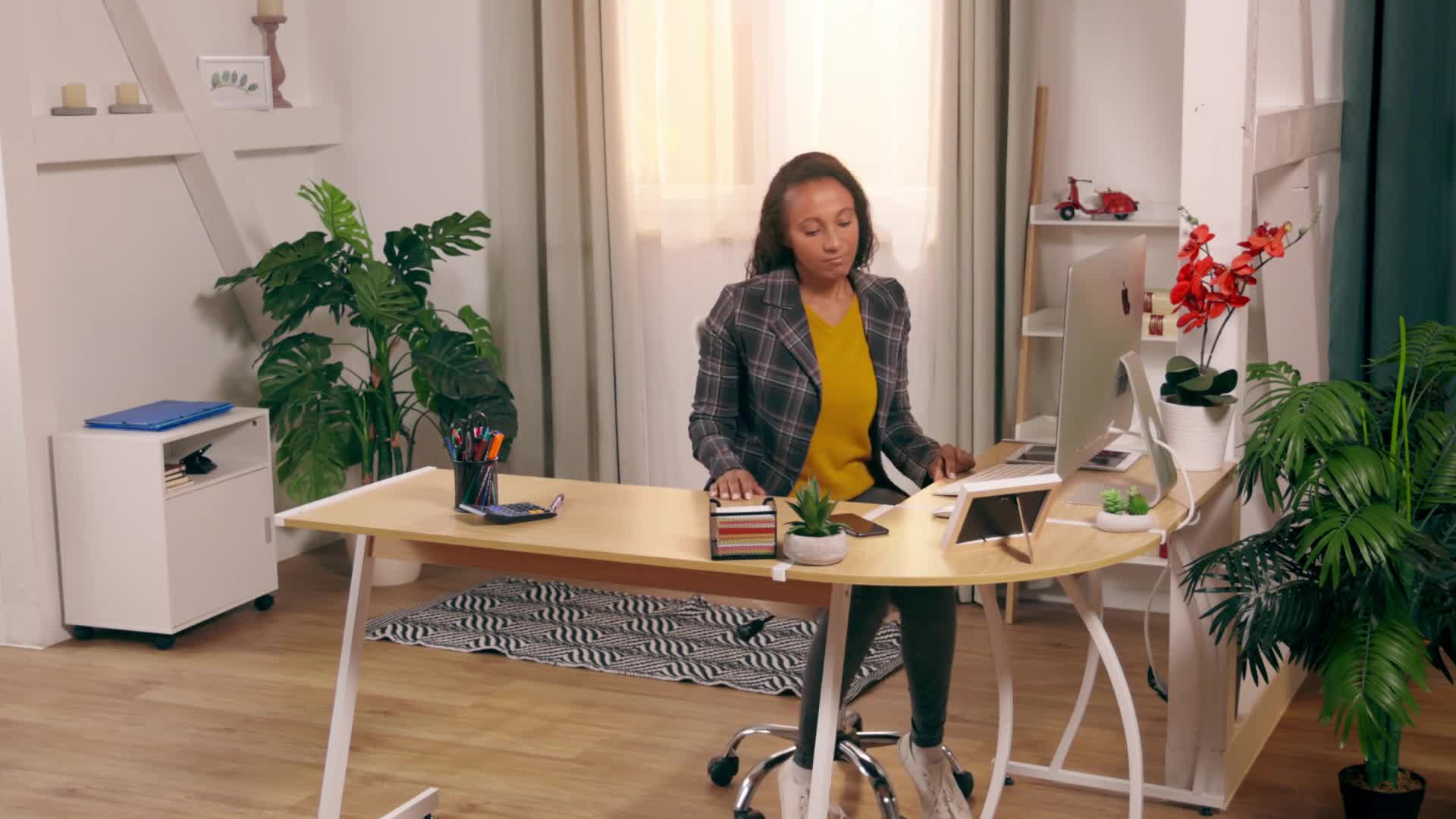 Relaxdays Rollcontainer mit 3 Fächern & Tür, Büro Produktbild-Vorschau 7