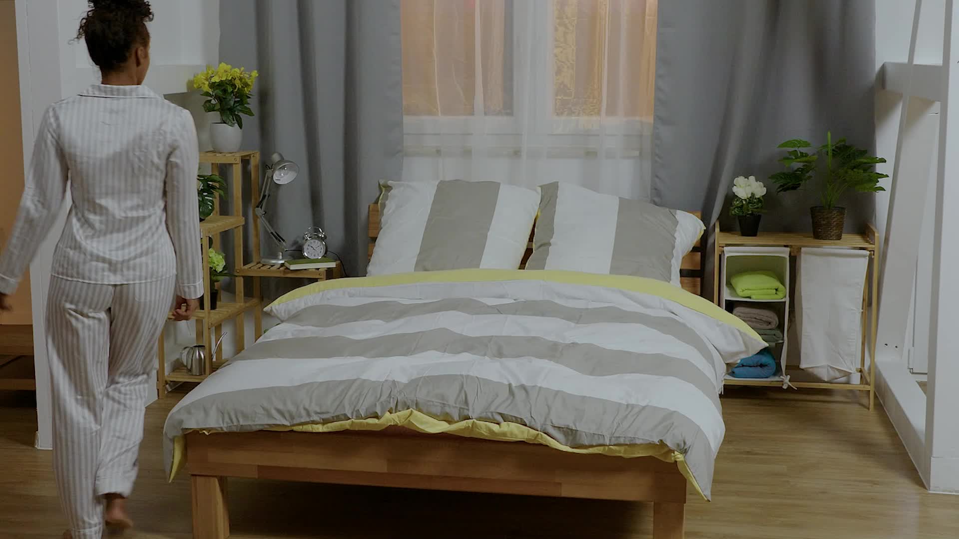 Relaxdays Pflanzenregal Bambus, 6 Ablagen, Pflanzen Produktbild-Vorschau 7