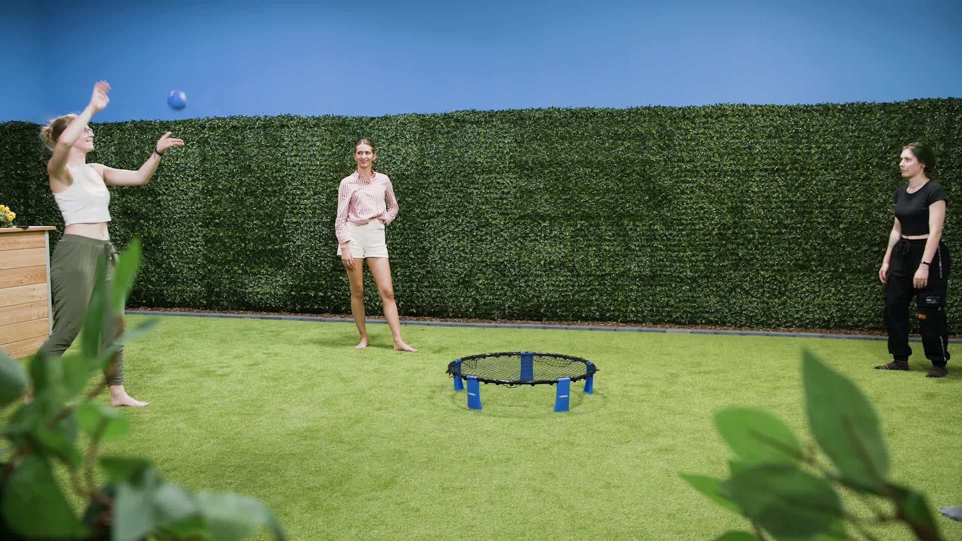 Relaxdays Roundnet Set, Netz, 3 Bälle, Ballpumpe & Produktbild-Vorschau 7
