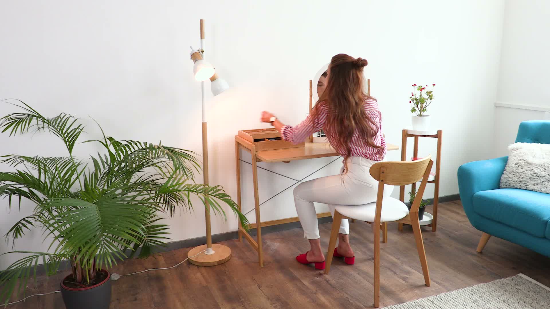Relaxdays Kosmetikspiegel, schwenkbar, mit Ablage für Make Produktbild-Vorschau 7