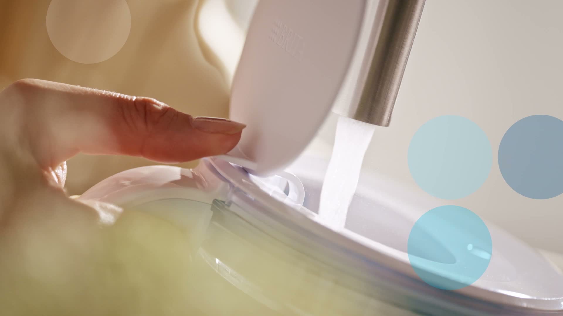 BRITA MAXTRA Glas-Wasserfilter-Kanne (hellblau) inkl. 1x Produktbild-Vorschau 7