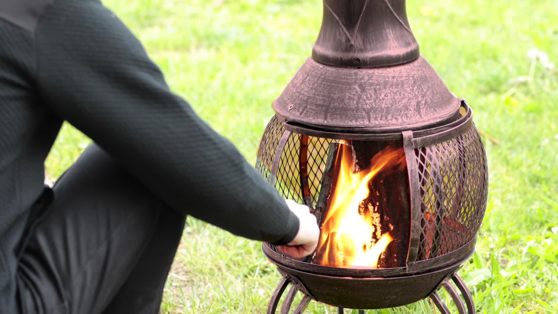 Relaxdays Aztekenofen, Schürhaken, Holzrost, Funkenschutz, Produktbild-Vorschau 7