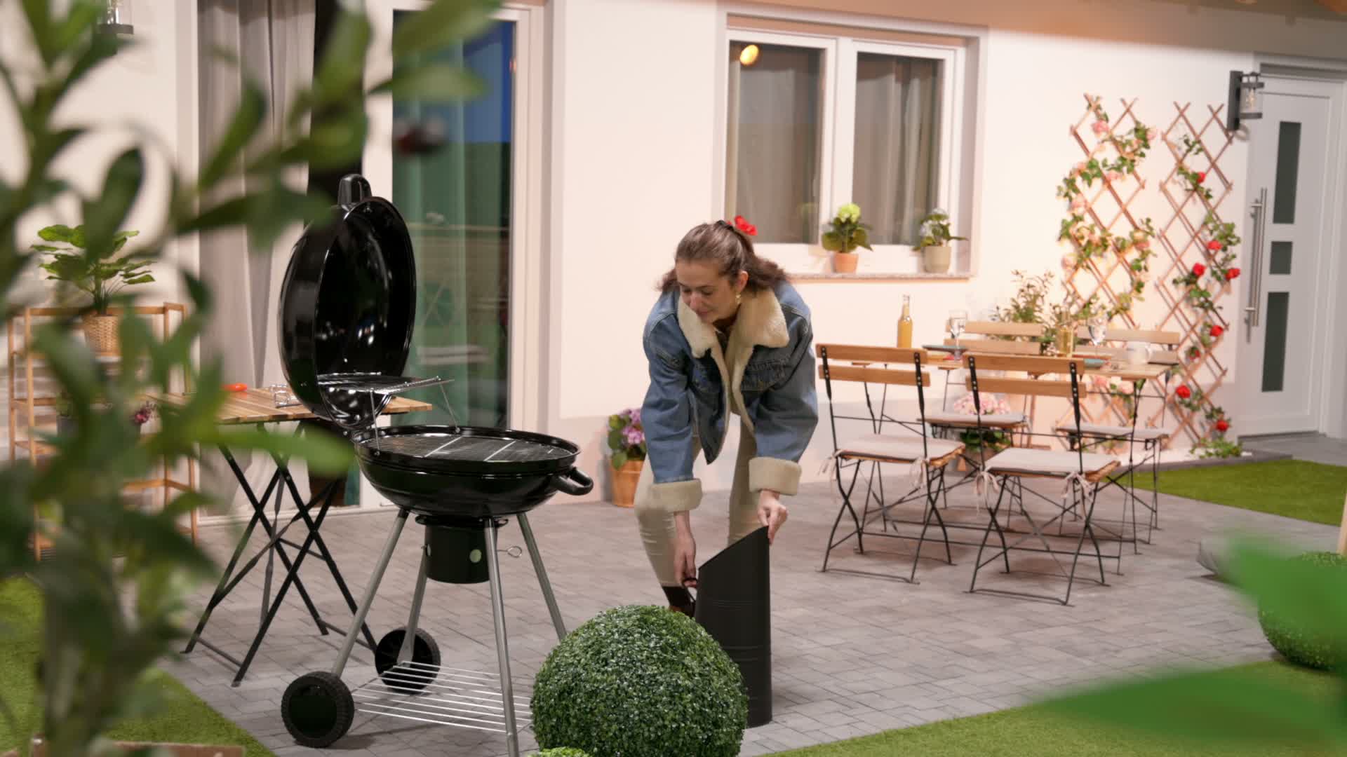 Relaxdays Kugelgrill, Ø 53 cm, 2 Grillrost, Thermometer, Produktbild-Vorschau 7