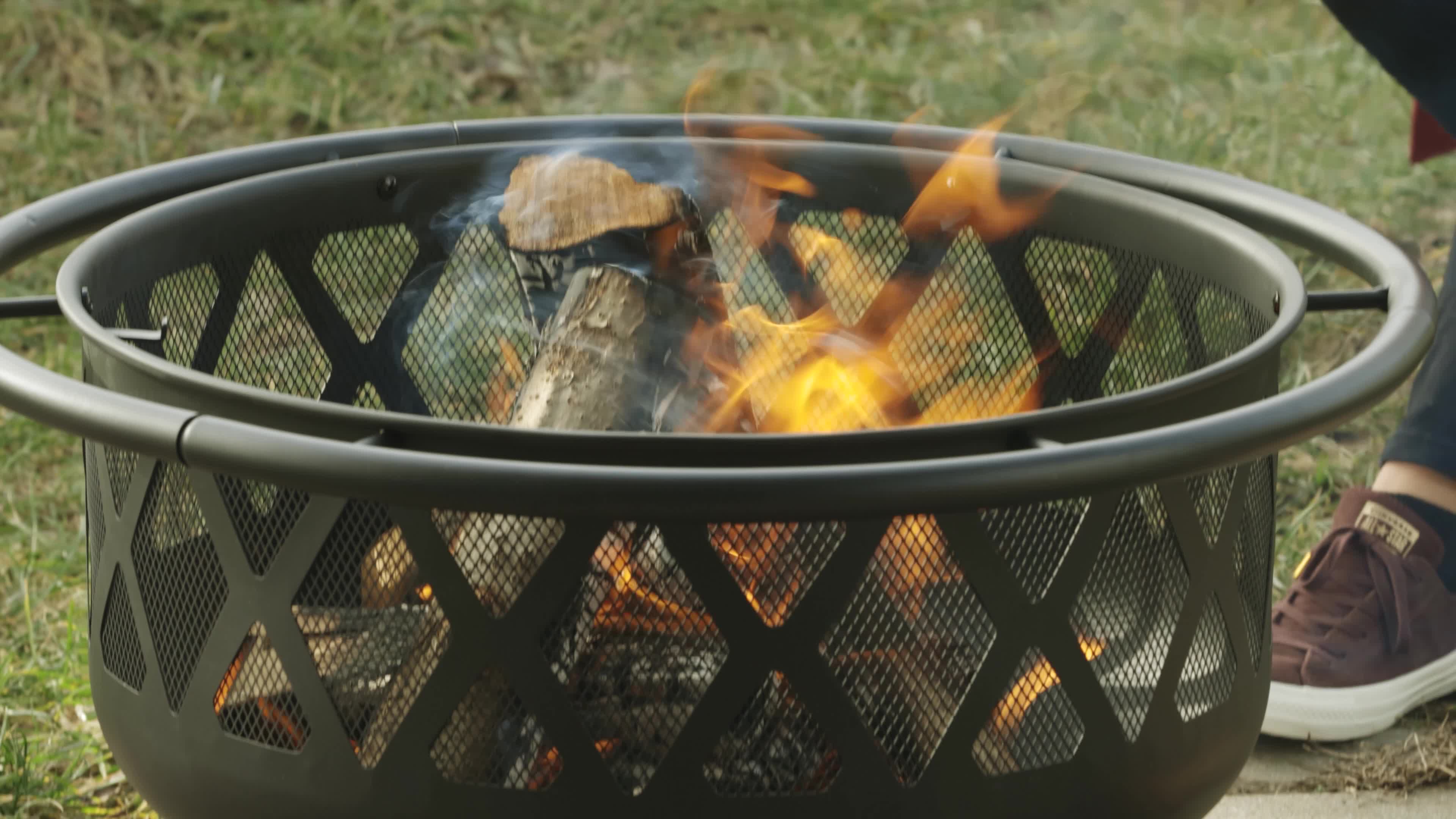 Relaxdays Feuerschale mit Grillrost, Funkenschutz & Produktbild-Vorschau 7